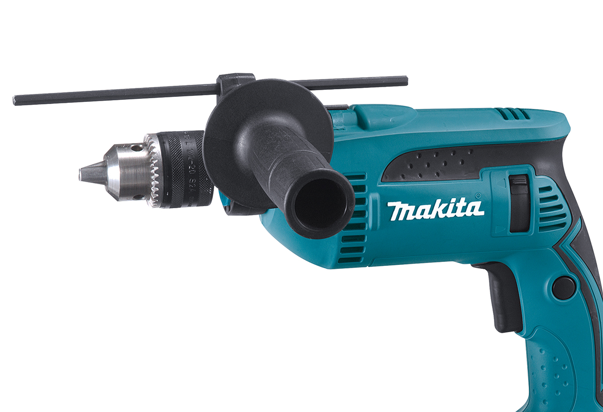 το δράπανο από το πλάι όπου φαίνεται και το logo της εταιρείας Makita.